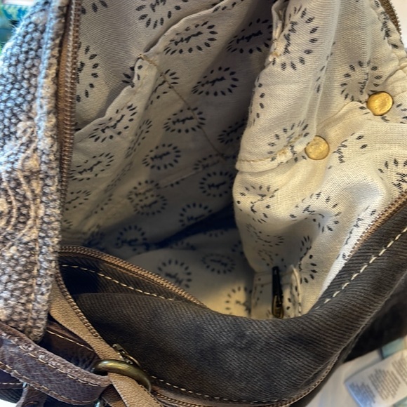 Myra bag- VINTAGE CARVED SHOULDER BAG, adjustable strap. - Picture 6 of 6